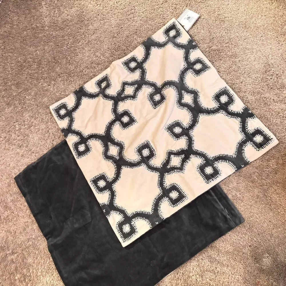 NWT Pottery Barn Set Trellis Velvet Appliqué Throw Pillow Cover Gray/Cream 20x20